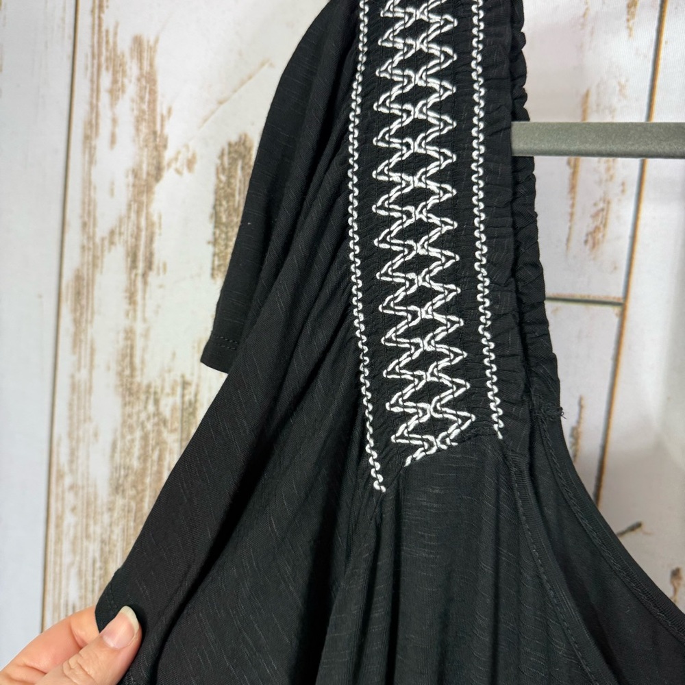 NWT, Torrid Black Blouse with White Stitching Ruffle Sleeves. Size 5X Super Soft - Picture 2 of 6